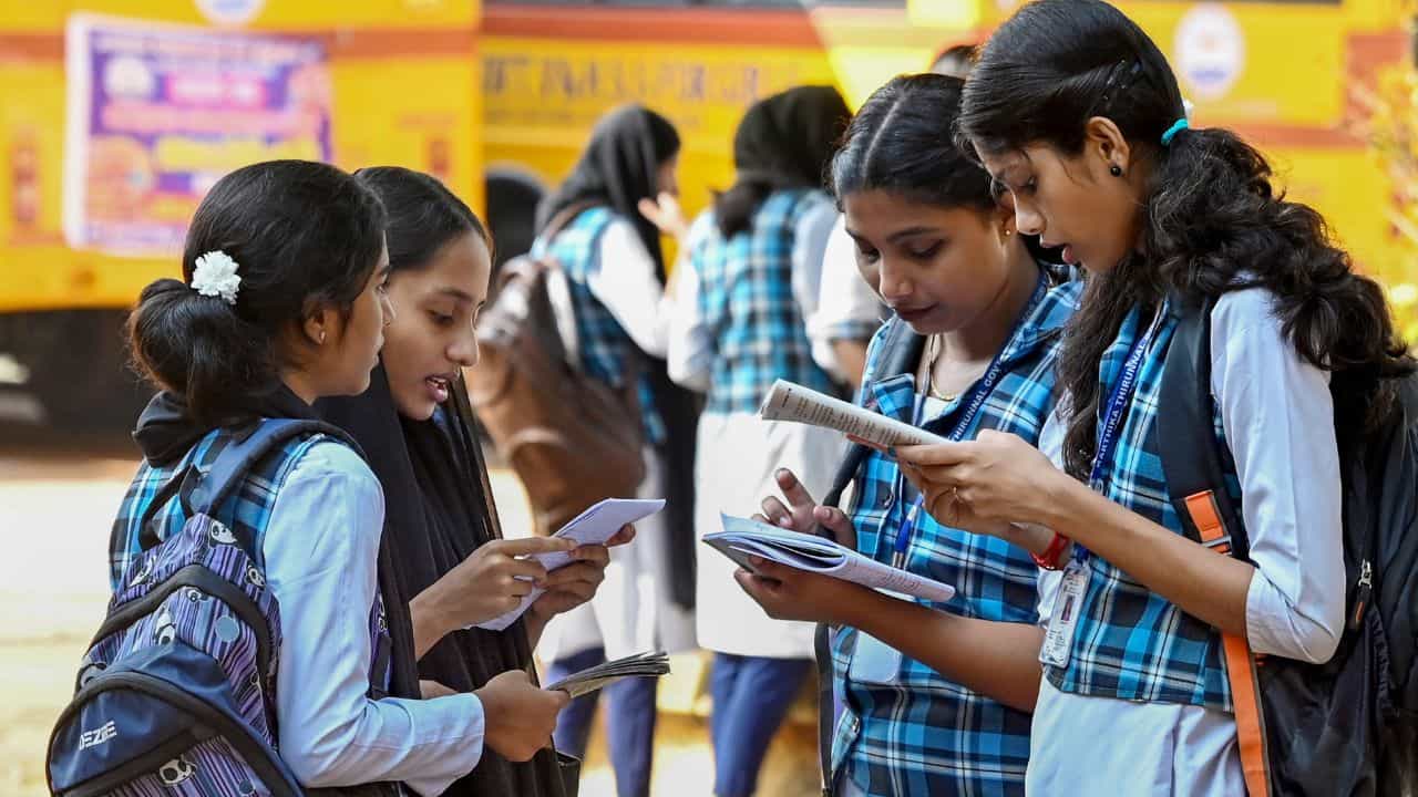 Career Guidance 2026: പ്ലസ് ടു കഴിഞ്ഞ് പെട്ടെന്ന് ജോലി വേണോ?; ഐടിഐ തിരഞ്ഞെടുക്കുമ്പോൾ ശ്രദ്ധിക്കണം Career Guidance 2026: പ്ലസ് ടു കഴിഞ്ഞ് പെട്ടെന്ന് ജോലി വേണോ?; ഐടിഐ തിരഞ്ഞെടുക്കുമ്പോൾ ശ്രദ്ധിക്കണം