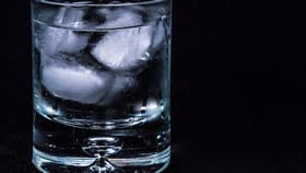 Summer Health tips: ഐസ് വെള്ളം കുടിച്ചാൽ ശരിക്കും ചൂട് കുറയുമോ? ശ്രദ്ധിക്കേണ്ട കാര്യങ്ങൾ...