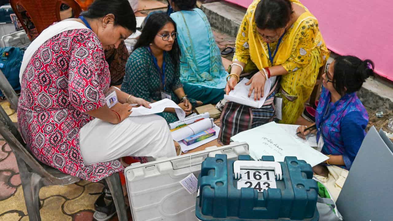 Kerala Assembly Election 2026 Exit Polls: 2021-ലെ ചരിത്രം ആവർത്തിക്കുമോ? നിയമസഭാ തിരഞ്ഞെടുപ്പ് എക്സിറ്റ് പോൾ ഫലങ്ങൾ ഇന്ന്