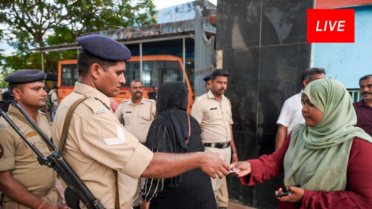 Kerala Assembly Election Updates Live : ശതമാനം കൂടുന്നത് ആർക്ക് ഗുണം? യഥാർത്ഥ കണക്കുകൾ ഇന്ന്, അറിയാം വാർത്തകൾ Kerala Assembly Election Updates Live : ശതമാനം കൂടുന്നത് ആർക്ക് ഗുണം? യഥാർത്ഥ കണക്കുകൾ ഇന്ന്, അറിയാം വാർത്തകൾ