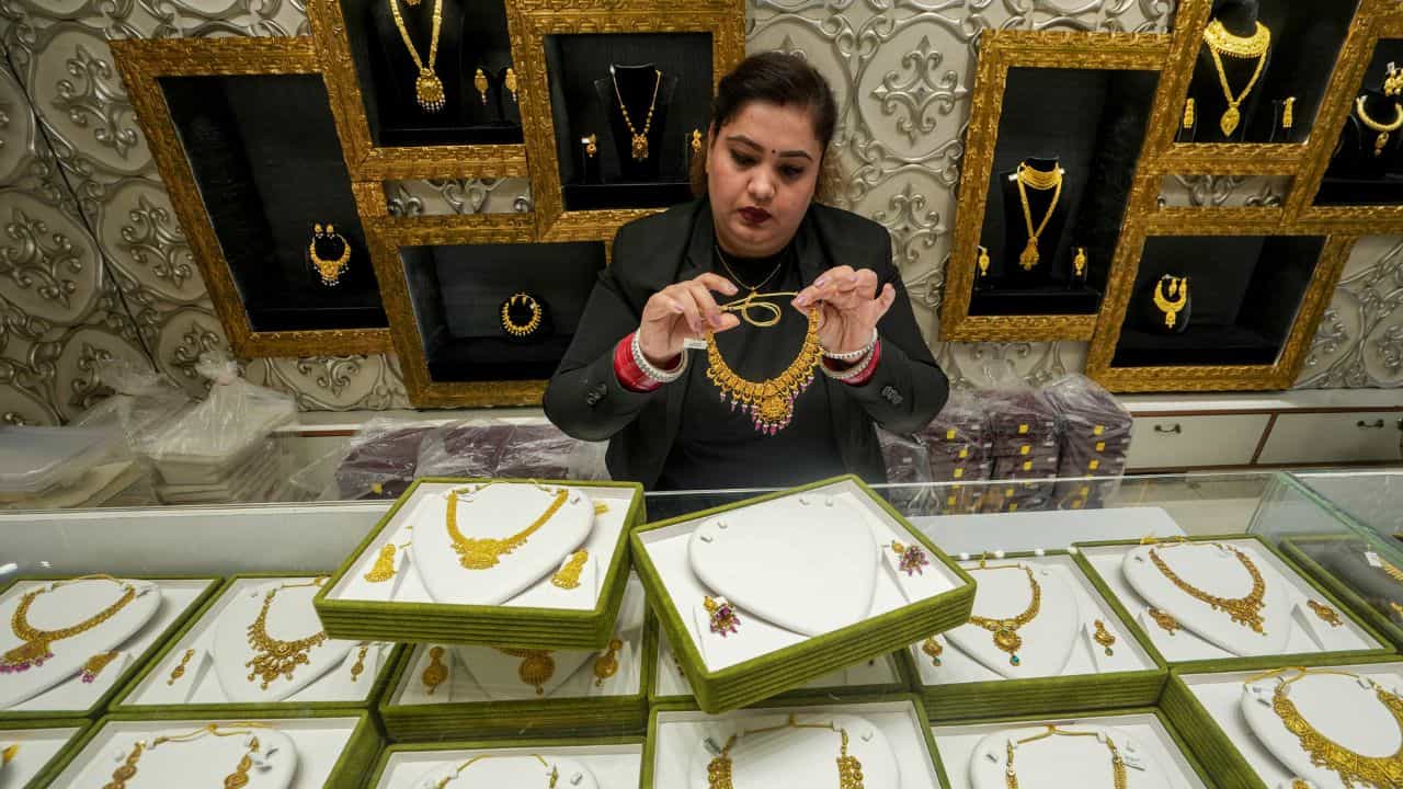 Kerala Gold Rate: ഇന്നത്തെ സ്വര്‍ണവില; ആഭരണങ്ങള്‍ വാങ്ങാന്‍ ഇറങ്ങിയോ?