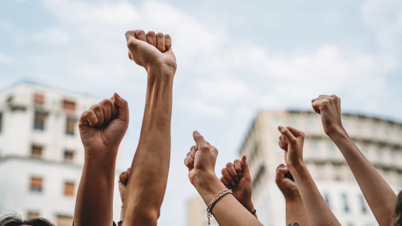 Kerala Hartal: ഹർത്താൽ ചൂടിൽ കേരളം; സംസ്ഥാനത്ത് പല സ്ഥലങ്ങളിലും വാഹനങ്ങൾ തടഞ്ഞ് പ്രതിഷേധം