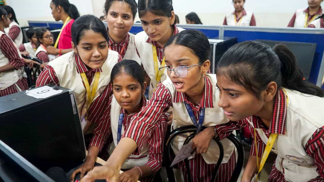 Kerala Plus Two Result 2026: ആകാംക്ഷയോടെ വിദ്യാർത്ഥികൾ! പ്ലസ് ടു ഫലം മെയ് അവസാനമോ?; പുതിയ അപ്‌ഡേറ്റുകൾ