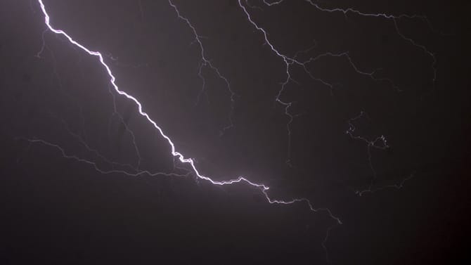 ഇടിമിന്നലേറ്റു; ഉറവപ്പാറയില്‍ എട്ടാം ക്ലാസുകാരിക്ക് ദാരുണാന്ത്യം