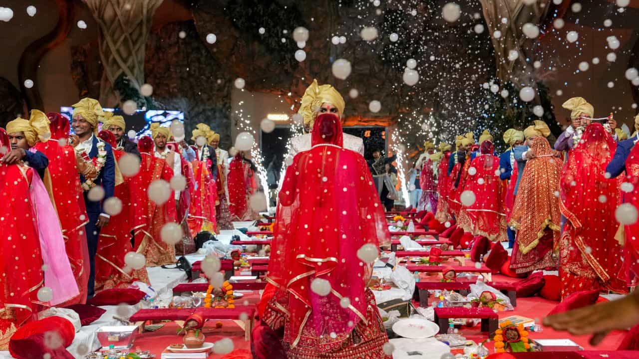 Inter Caste Marriage: മിശ്രവിവാഹമാണോ? സാമ്പത്തിക സഹായം സര്ക്കാര് തരും; അപേക്ഷിക്കാം Inter Caste Marriage: മിശ്രവിവാഹമാണോ? സാമ്പത്തിക സഹായം സര്ക്കാര് തരും; അപേക്ഷിക്കാം