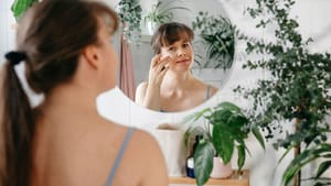 Morning vastu: രാവിലെ ഉണർന്ന ഉടൻ കണ്ണാടിയാണോ നോക്കുന്നത്? ഇതറിഞ്ഞോളൂ