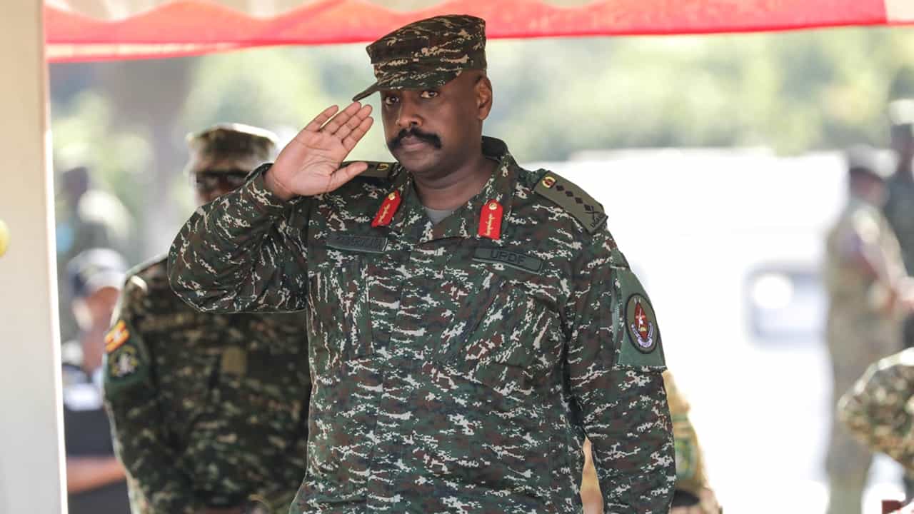 ഒരു സുന്ദരിയെ വേണം, ഒപ്പം 1 ബില്യണ് ഡോളറും! തുര്ക്കിയോട് വിചിത്ര ആവശ്യം ഉന്നയിച്ച് ഉഗാണ്ടന് സൈനിക മേധാവി ഒരു സുന്ദരിയെ വേണം, ഒപ്പം 1 ബില്യണ് ഡോളറും! തുര്ക്കിയോട് വിചിത്ര ആവശ്യം ഉന്നയിച്ച് ഉഗാണ്ടന് സൈനിക മേധാവി