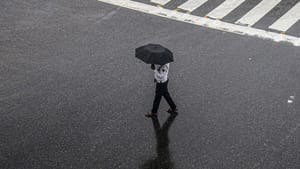 Mumbai Weather: കൊടും ചൂടിനിടെ ഇടിമിന്നലെത്തുന്നു; മുംബൈയില്‍ ഇന്ന് കാലാവസ്ഥ വളരെ മോശം