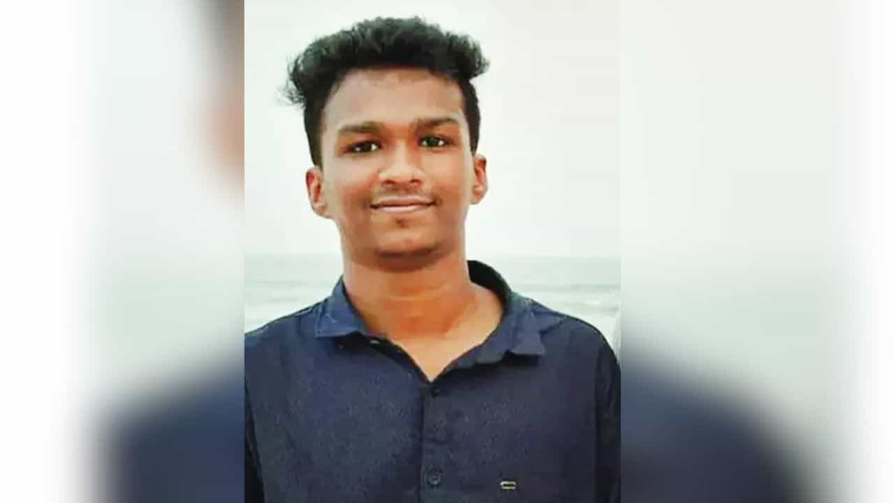 Nithin Raj Death: പുഴുത്ത പട്ടിയെന്ന് ആക്ഷേപിച്ചു, നിതിൻ നേരിട്ടത് കടുത്ത അധിക്ഷേപം; ആരോപണവുമായി കുടുംബം Nithin Raj Death: പുഴുത്ത പട്ടിയെന്ന് ആക്ഷേപിച്ചു, നിതിൻ നേരിട്ടത് കടുത്ത അധിക്ഷേപം; ആരോപണവുമായി കുടുംബം