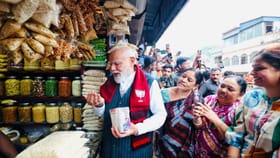 PM Narendra Modi Jhalmuri Video :  ബെംഗളിൽ ജാൽമുറി കഴിക്കാനെത്തിയ പ്രധാനമന്ത്രി; 24 മണിക്കൂറിൽ വീഡിയോ കണ്ടത് 100 മില്യൺ പേർ...