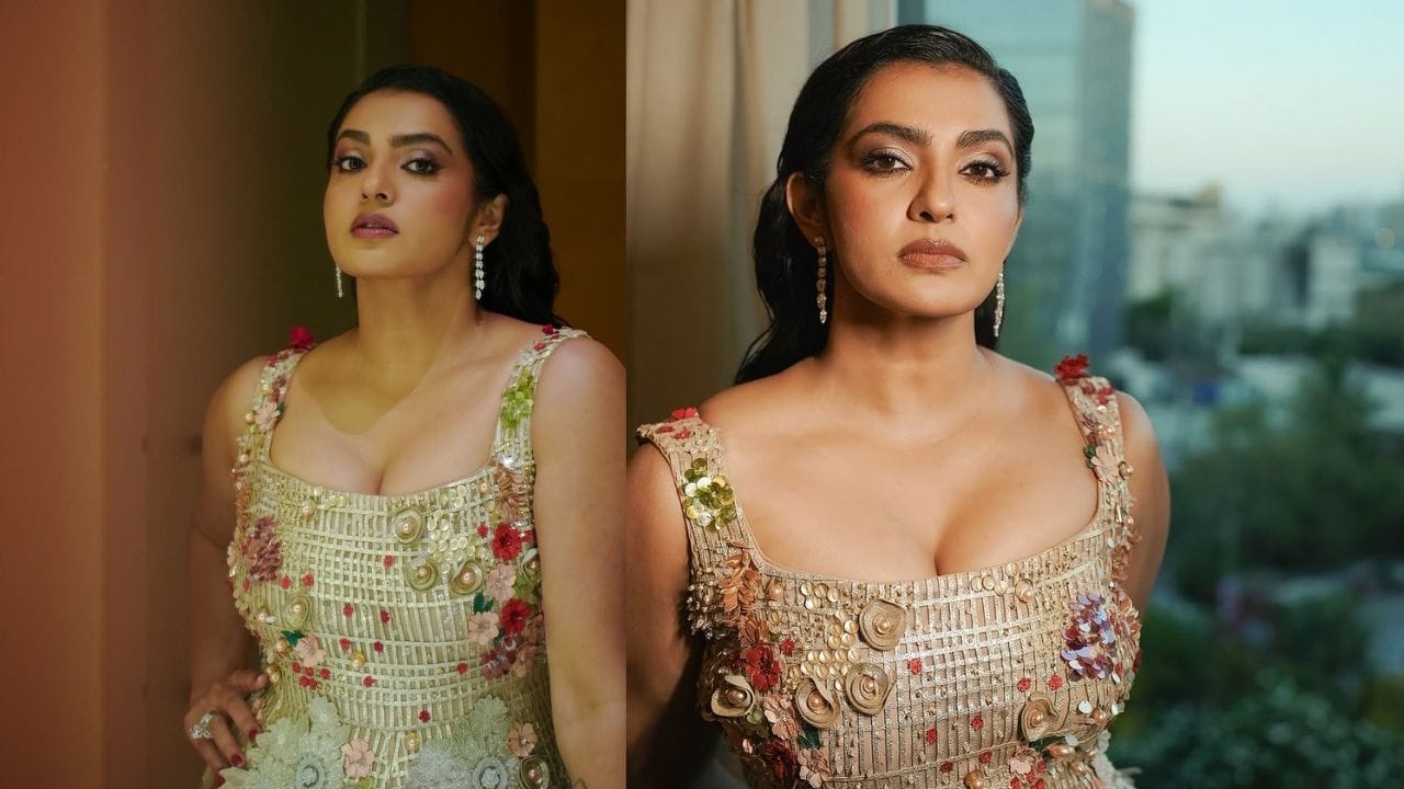 മികച്ച നടിച്ചുള്ള സംസ്ഥാന അവാർഡ് രണ്ടുതവണയാണ് പാർവതിയെ തേടി എത്തിയത്. സിനിമജീവിതത്തിനു പുറത്തും വ്യക്തമായ നിരീക്ഷണവും നിലപാടുമുള്ള പാർവതി ഇപ്പോൾ മലയാള സിനിമയുടെ ഇതിഹാസ നടന്മാരായ മമ്മൂട്ടിയെയും മോഹൻലാലിനെയും കുറിച്ച് പറഞ്ഞ കാര്യങ്ങളാണ് ശ്രദ്ധേയമാകുന്നത്. തന്റെ സഹപ്രവർത്തകരെ തുല്യരായി കാണുന്ന വ്യക്തിയാണ് നടൻ മമ്മൂട്ടി എന്നാണ് പറയുന്നത് . മമ്മൂട്ടി എത്തിക്കഴിഞ്ഞാൽ സെറ്റിൽ എല്ലാവരും നിശബ്ദരാകും എന്നുള്ളത് സത്യമാണ് എന്നിരുന്നാലും അദ്ദേഹത്തിന് എല്ലാവരെയും തുല്യരായി കാണുന്ന രീതിയാണെന്ന് പാർവതി പറയുന്നു. 
