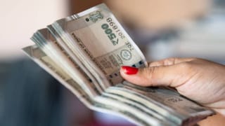 8th Pay Commission: അധ്യാപകരുടെ ശമ്പളത്തിൽ വർദ്ധനവ്, അടിസ്ഥാന ശമ്പളം ഇനി 50,000 രൂപ?