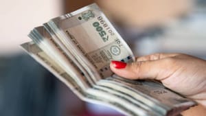 8th Pay Commission: അധ്യാപകരുടെ ശമ്പളത്തിൽ വർദ്ധനവ്, അടിസ്ഥാന ശമ്പളം ഇനി 50,000 രൂപ?