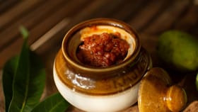 Pickle Recipe: വിനാ​ഗിരിയോ എണ്ണത്തുണിയോ ? അച്ചാർ കേടാകാതെ ഇരിക്കാൻ നല്ലത് ഏത്...