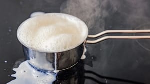 Kitchen Tips: ചൂടത്ത് പാല് പെട്ടെന്ന് കേടാകുന്നുണ്ടോ? ഫ്രഷ് ആയി ഇരിക്കാൻ ഈ ട്രിക്കുകൾ പരീക്ഷിക്കൂ