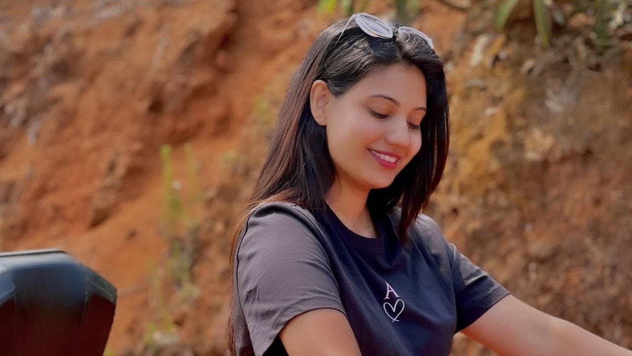 മുപ്പതിനായിരത്തോളം സബ്‌സ്‌ക്രൈബേഴ്‌സും ഒരു കോടി വരുമാനവുമുള്ള അക്കൗണ്ട് ഇന്‍സ്റ്റഗ്രാം സസ്‌പെന്‍ഡ് ചെയ്തതാണോ അല്ലെങ്കില്‍ അശ്വിനി സ്വയം കളഞ്ഞതാണോ എന്ന കാര്യം വ്യക്തമല്ല. അക്കൗണ്ട് സസ്‌പെന്‍ഡ് ചെയ്തുവെന്നാണ് പല മാധ്യമങ്ങളും റിപ്പോര്‍ട്ട് ചെയ്യുന്നത്. 