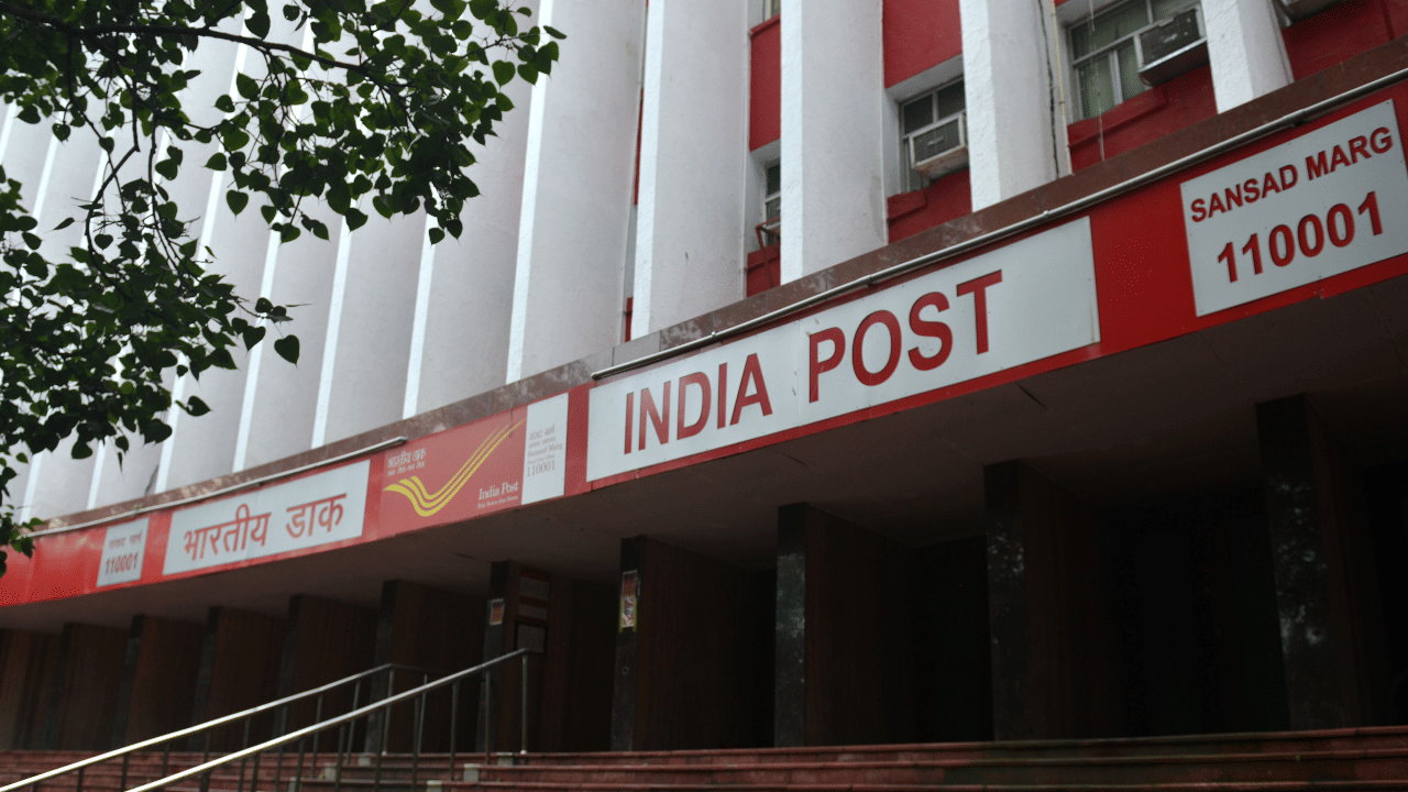 18 വയസ്സോ അതിൽ കൂടുതൽ പ്രയാമുള്ളവർക്കും ആർഡി അക്കൗണ്ട് തുറക്കാൻ സാധിക്കും. കൂടാതെ, സ്വന്തം പേരിലോ കുട്ടിയുടെ പേരിലോ ജോയിന്റ് അക്കൗണ്ടായോ ഇത് തുറക്കാവുന്നതാണ്. അക്കൗണ്ടിന് ഒരു വർഷം പഴക്കമുണ്ടെങ്കിൽ, നിക്ഷേപത്തിന്റെ പകുതിയോളം വായ്പയെടുക്കാം. 
