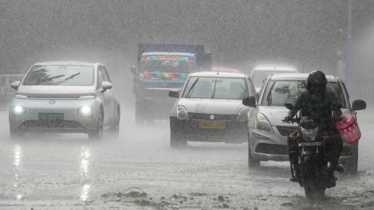 Kerala Monsoon 2026: ഇത്തവണ കാലവർഷം കുറയുമോ? എൽ നിനോയിൽ പെട്ട് മൺസൂൺ മഴ, ആദ്യ ഘട്ട പ്രവചനമെത്തി Kerala Monsoon 2026: ഇത്തവണ കാലവർഷം കുറയുമോ? എൽ നിനോയിൽ പെട്ട് മൺസൂൺ മഴ, ആദ്യ ഘട്ട പ്രവചനമെത്തി