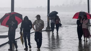 Saudi Arabia Weather Update: സൗദിയിൽ വ്യാപക മഴയോ? ശക്തമായ കാറ്റിനും മിന്നൽ പ്രളയത്തിനും സാധ്യത