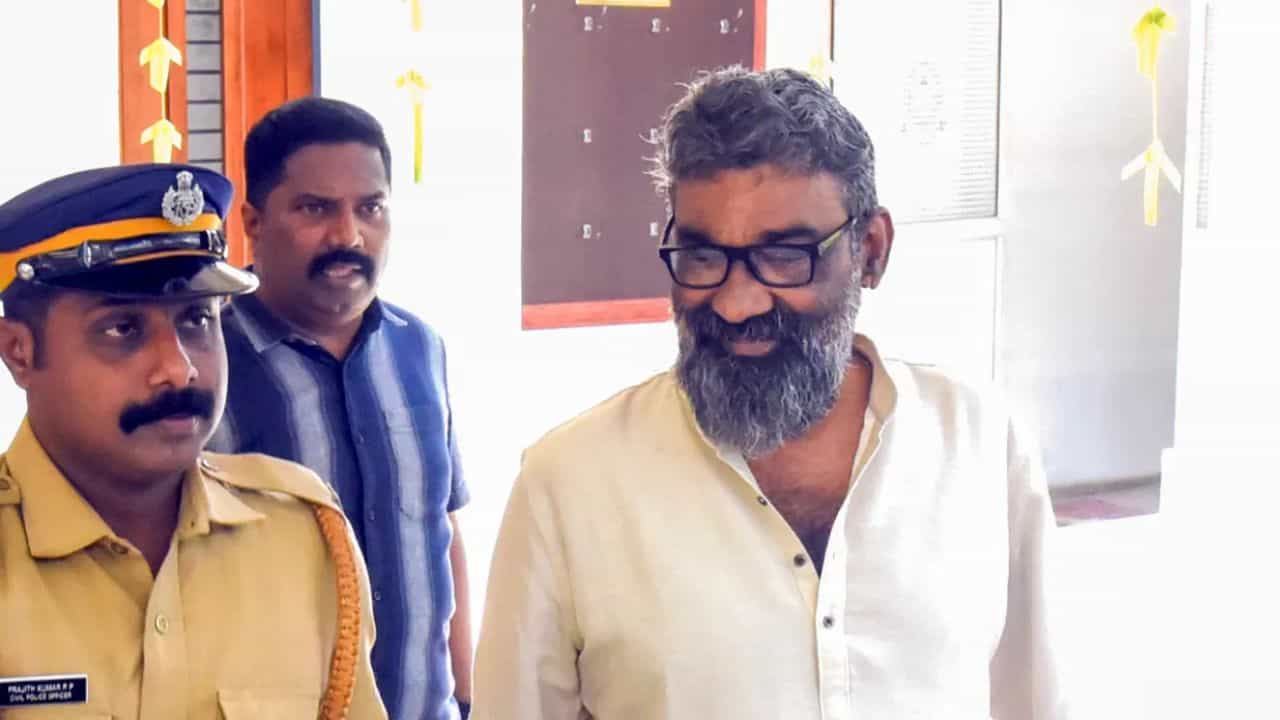 Director Ranjith: രഞ്ജിത്തിനെതിരെ പീഡനത്തിന് തെളിവുണ്ട്; ജാമ്യം ആരോഗ്യസ്ഥിതി കണക്കിലെടുത്ത്
