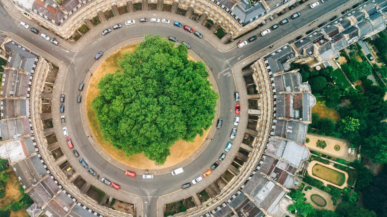 തട്ടേക്കരെ, ഹരോഹള്ളി, ബിഡദി, തവരെക്കെരെ, നെലമംഗല, ദേവനഹള്ളി, ഹോസ്‌കോട്ട്, ദൊമ്മസാന്ദ്ര, ആനേക്കല്‍ എന്നിവയുള്‍പ്പെടെയുള്ള പ്രധാന കേന്ദ്രങ്ങളെ ബന്ധിപ്പിക്കുന്ന നിര്‍ദ്ദിഷ്ട പാത ബെംഗളൂരുവിന്റെ ഉള്‍നാടന്‍ മേഖലകളിലേക്ക് വികസനം അതിവേഗം എത്തിക്കാനും സഹായിക്കുമെന്ന പ്രതീക്ഷയിലാണ് സര്‍ക്കാര്‍. 

