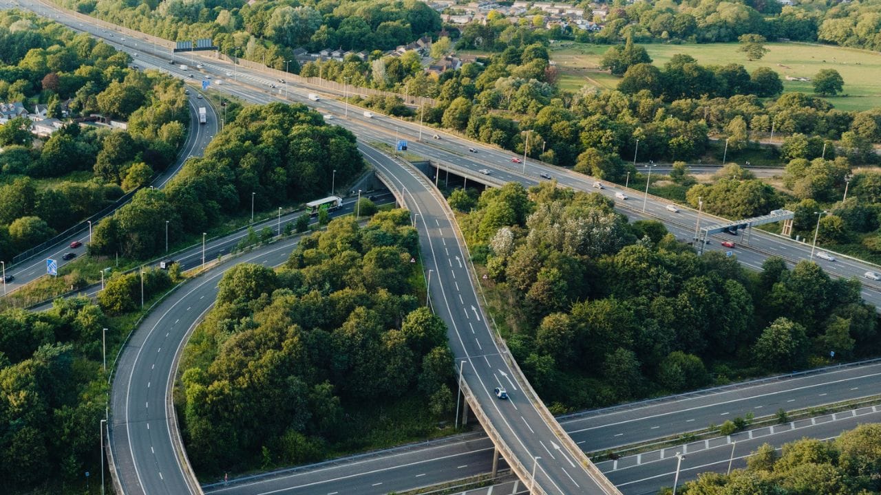 2023ല്‍ പിഡബ്ല്യൂഡി റോഡുകളെയും ഉള്‍പ്പെടുത്തി അലൈന്‍മെന്റ് ഉണ്ടാക്കിയെങ്കിലും അവിടെയും തടസങ്ങളുണ്ടായി. റോഡിന്റെ വീതി ആദ്യം തീരുമാനിച്ചതില്‍ നിന്നും 90 മീറ്റര്‍ കുറവായിരുന്നു. ഇതോടെയാണ് മറ്റൊരു അലൈന്‍മെന്റില്‍ പാതയുടെ നിര്‍മാണം നടത്താന്‍ അധികൃതര്‍ തീരുമാനിച്ചത്. നിര്‍മാണം പൂര്‍ത്തിയാക്കി ഉടന്‍ ഗതാഗതത്തിനായി റോഡ് തുറന്നുകൊടുക്കുമെന്നാണ് വിവരം. 
