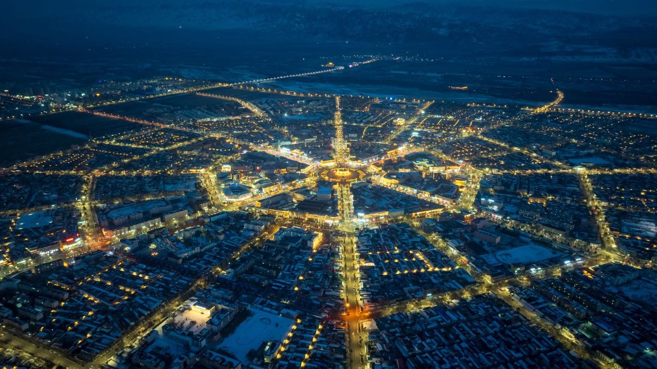 പദ്ധതിയുടെ അലൈന്‍മെന്റ് തിരുത്തിയത് നേരത്തെ കോടതിയില്‍ ചോദ്യം ചെയ്യപ്പെട്ടിരുന്നു. റൂട്ടിലുള്ള മാറ്റങ്ങളാണ് ഇതിന് കാരണമായത്. ഇതേതുടര്‍ന്ന് 2022 ഓഗസ്റ്റില്‍ കര്‍ണാടക ഹൈക്കോടതി പാതയുടെ അലൈന്‍മെന്റില്‍ വീണ്ടും മാറ്റങ്ങള്‍ വരുത്താന്‍ നിര്‍ദേശിച്ചു. വിദഗ്ധസംഘം തന്നെയാണ് പദ്ധതിക്ക് പിന്നില്‍ പ്രവര്‍ത്തിക്കുന്നത്. 

