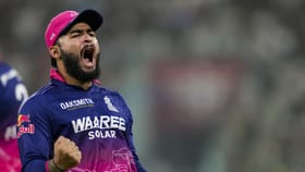 ഡ്രസിങ് റൂമിലെ പുകവലിയില്‍ കുടുങ്ങിയത് പരാഗ് മാത്രമല്ല