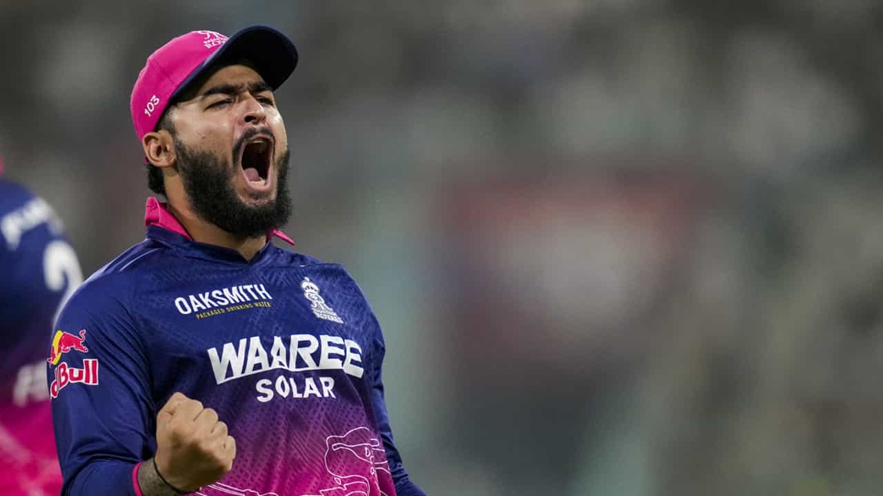 Riyan Parag: ഡ്രസിങ് റൂമിലെ പുകവലിയില്‍ കുടുങ്ങിയത് പരാഗ് മാത്രമല്ല; ഈ താരങ്ങളും കൂടെയുണ്ട്‌