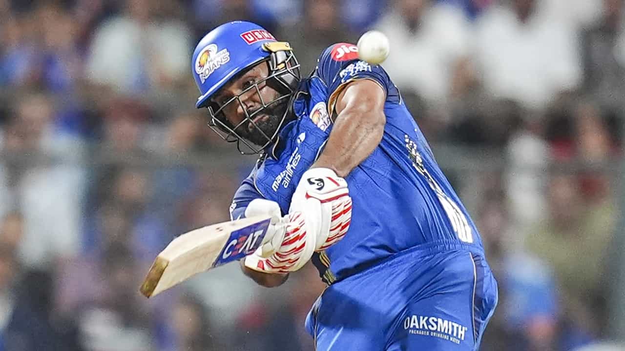 Rohit Sharma: സ്കാനിങിന് വിധേയനായി രോഹിത് ശര്മ; പഞ്ചാബിനെതിരെ കളിക്കുന്നത് സംശയത്തില് Rohit Sharma: സ്കാനിങിന് വിധേയനായി രോഹിത് ശര്മ; പഞ്ചാബിനെതിരെ കളിക്കുന്നത് സംശയത്തില്