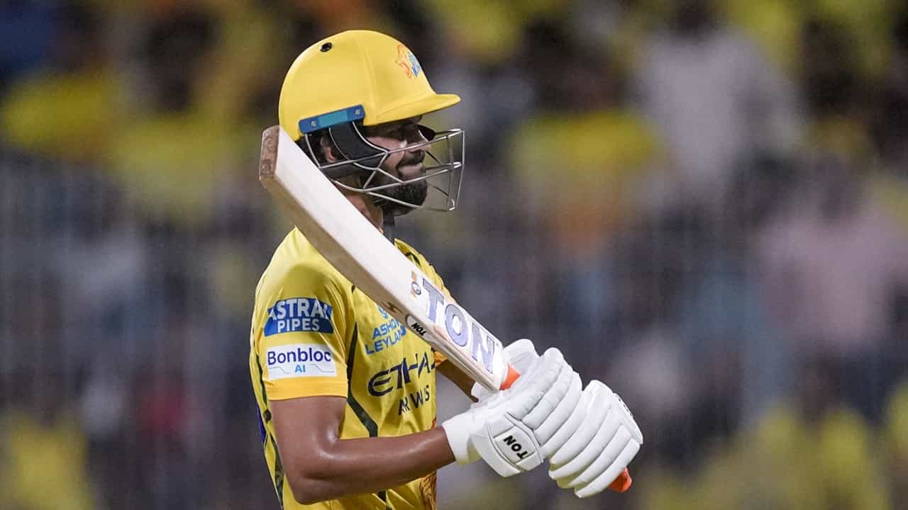 Ruturaj Gaikwad: റുതുരാജിനെ പുറത്താക്കൂ! സഞ്ജുവിനൊപ്പം ഉര്‍വിള്‍ ഓപ്പണറാകട്ടെ; ആരാധകര്‍ കലിപ്പില്‍