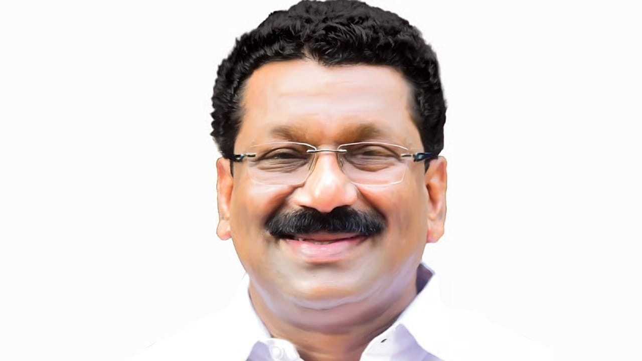 2021-ല് കണ്ണൂരില് മത്സരിച്ച സതീശന് പാച്ചേനി, എല്ഡിഎഫിന്റെ കടന്നപ്പള്ളി രാമചന്ദ്രനോട് പരാജയപ്പെട്ടിരുന്നു. 2022 ഒക്ടോബര് 27-ന് അദ്ദേഹം അന്തരിച്ചു. സെറിബ്രല് ഹെമറേജായിരുന്നു മരണകാരണം. അടൂരിലെ യുഡിഎഫ് സ്ഥാനാര്ത്ഥി എം.ജി. കണ്ണനും വിടവാങ്ങിയവരില് ഉള്പ്പെടുന്നു (Image Credits: Social Media).