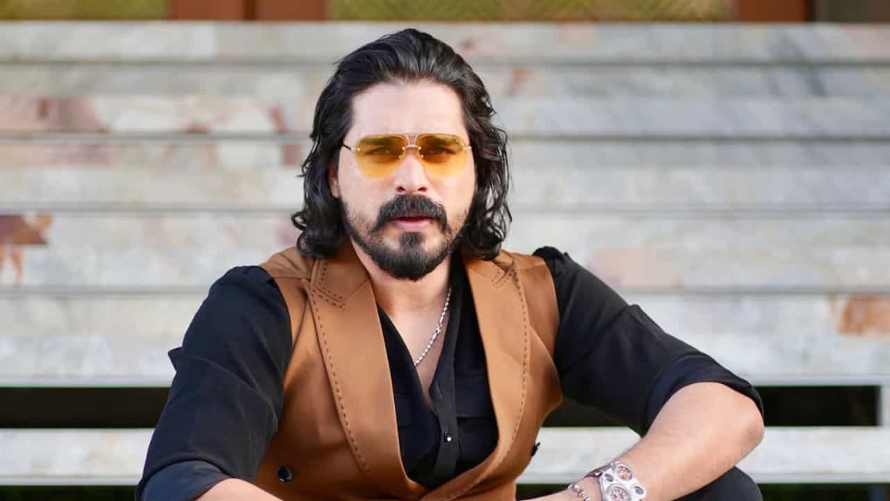 Shiyas Kareem: ഷിയാസ് കരീമിനെ എന്തിന് ആക്രമിക്കുന്നു? കടുത്ത സൈബറാക്രമണം നേരിട്ട് താരം Shiyas Kareem: ഷിയാസ് കരീമിനെ എന്തിന് ആക്രമിക്കുന്നു? കടുത്ത സൈബറാക്രമണം നേരിട്ട് താരം