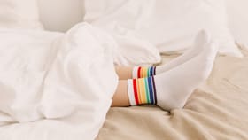 കിടക്കുമ്പോൾ സോക്സ് ധരിക്കുന്നത് സുഖത്തിന് മാത്രമല്ല