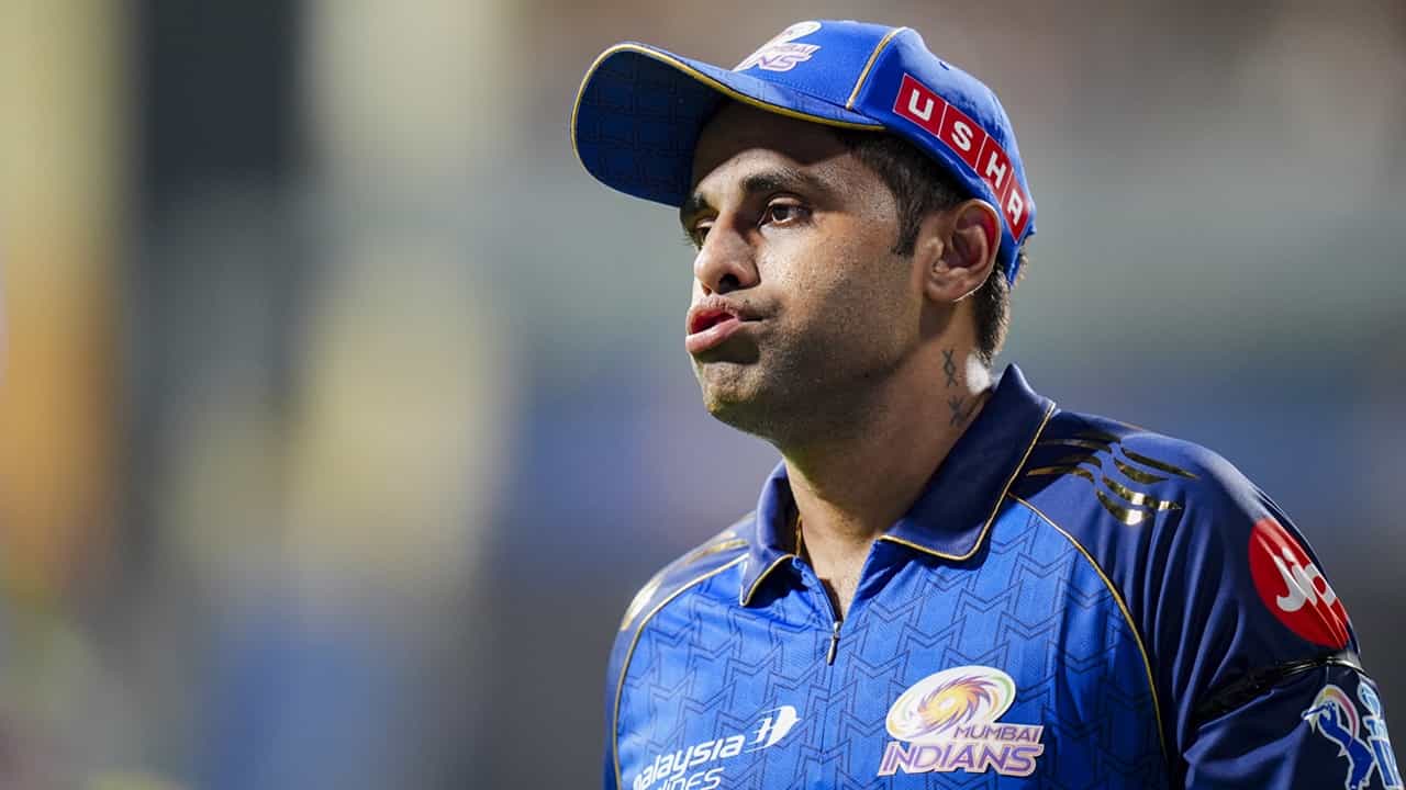Suryakumar Yadav: പഞ്ചാബിനെതിരെ ഗോള്ഡന് ഡക്ക്; ഐപിഎല്ലിലും രക്ഷയില്ല; സൂര്യകുമാറിന് എന്തുപറ്റി? Suryakumar Yadav: പഞ്ചാബിനെതിരെ ഗോള്ഡന് ഡക്ക്; ഐപിഎല്ലിലും രക്ഷയില്ല; സൂര്യകുമാറിന് എന്തുപറ്റി?