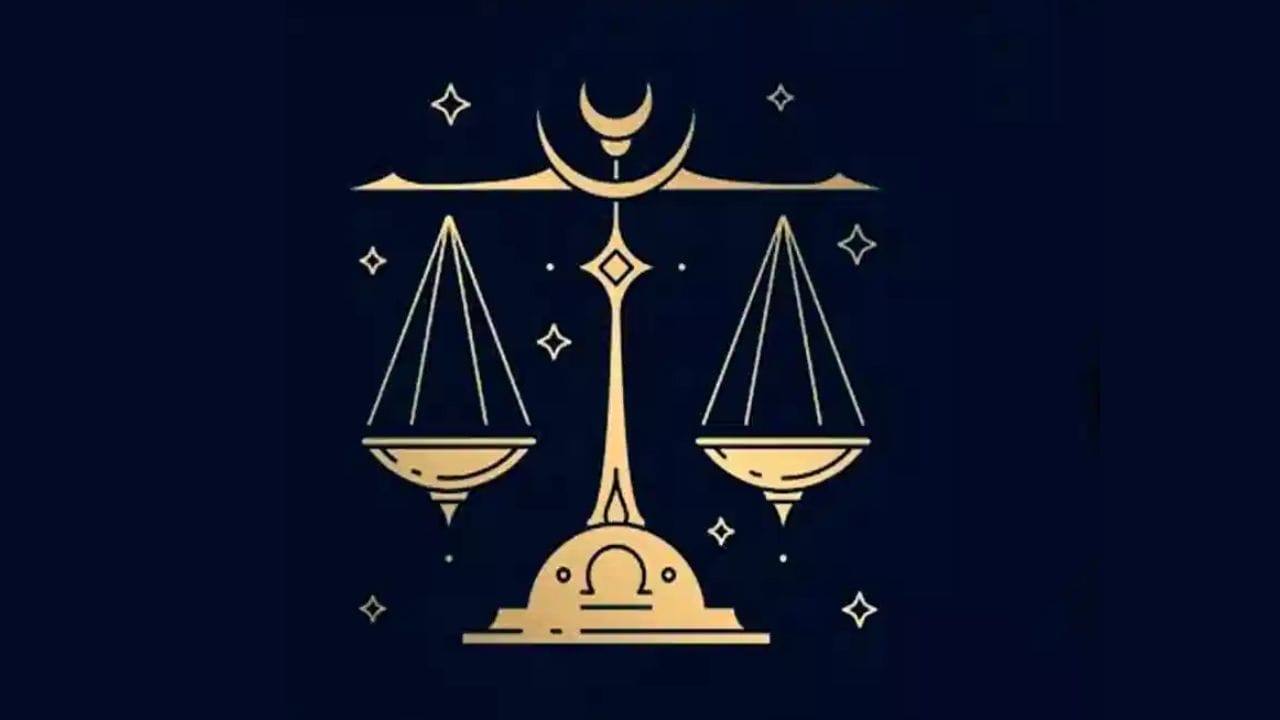  തുലാം : നിങ്ങളുടെയും കുടുംബത്തിലുള്ളവരുടെയും ആരോഗ്യത്തിൽ ജാഗ്രത പാലിക്കണം. നിങ്ങളുടെ ജീവിതത്തിലെ തടസ്സങ്ങളും കുഴപ്പങ്ങളും ഒക്കെ ഈ കാലയളവിൽ നീങ്ങും. ഗജലക്ഷ്മി രാജയോഗം നിങ്ങളുടെ ജീവിതത്തിലെ സൗഭാഗ്യങ്ങൾക്കും പുതിയ വഴിത്തിരിവുകൾക്കും കാരണമാകും. നിങ്ങൾ അഭിമുഖീകരിക്കുന്ന പ്രശ്നങ്ങൾ എല്ലാം മാറും.ജീവിതത്തിൽ സന്തോഷവും സമാധാനവും തിരികെ വരും. ദാമ്പത്യജീവിതവും സമാധാനപരമായിരിക്കും.