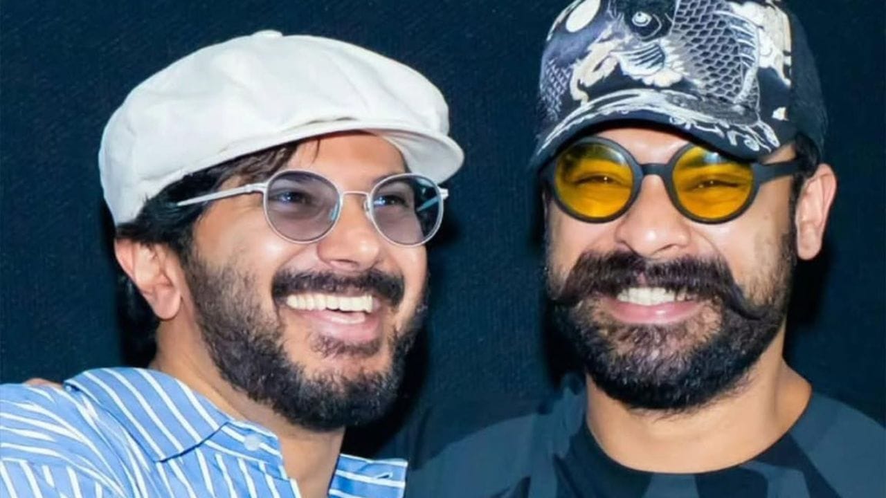 ഡിജോ ജോസ് ആന്റണി സംവിധാനം ചെയ്യുന്ന ബിഗ് ബജറ്റ് ചിത്രം പള്ളിച്ചട്ടമ്പിയുടെ വിശേഷങ്ങൾ പങ്കുവെക്കാനാണ് ടൊവിനോ മാധ്യമങ്ങളെ കണ്ടത്. 1950-60 കാലഘട്ടത്തിലെ കഥ പറയുന്ന ചിത്രം അഞ്ച് ഭാഷകളിലായി ഏപ്രിൽ 10-ന് തിയേറ്ററുകളിലെത്തും. എസ്. സുരേഷ് ബാബു തിരക്കഥയൊരുക്കുന്ന ചിത്രം വേൾഡ് വൈഡ് ഫിലിംസും സി ക്യൂബ് ബ്രോസ് എന്റർടൈന്മെന്റും ചേർന്നാണ് നിർമ്മിക്കുന്നത്. 