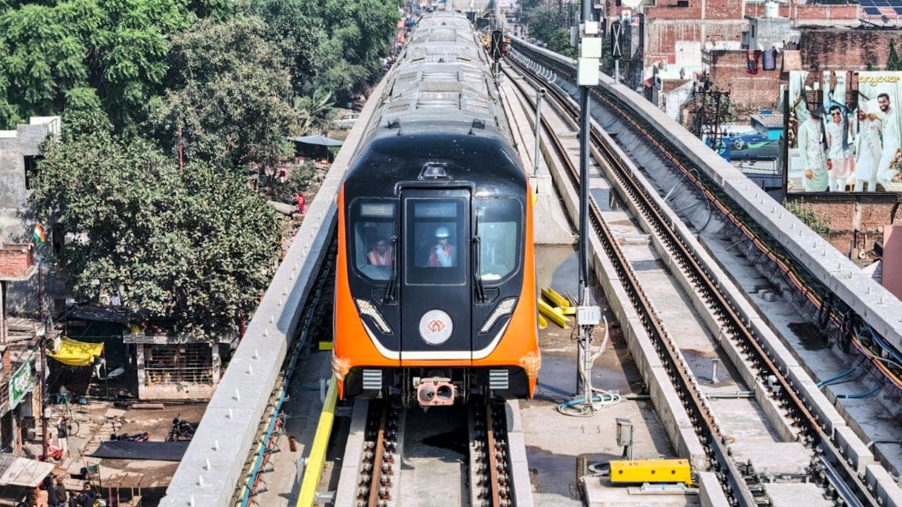 19 കോച്ചുകളുള്ള ഈ ട്രെയിനിനിന്റെ പുതിയ ക്രോസിംഗ് സ്‌റ്റോപ്പ് സുബ്രഹ്‌മണ്യ റൂട്ടിലാണ്. ഇതുമൂലം മറ്റ് ട്രെയിനുകളെല്ലാം വൈകിയോടുന്നു. ബെംഗളൂരു-കോഴിക്കോട് ട്രെയിന്‍, പഞ്ചഗംഗ എക്‌സ്പ്രസ് എന്നിവയില്‍ ധാരാളം ആളുകളാണ് ദിനംപ്രതി യാത്ര നടത്തുന്നത്. പഞ്ചഗംഗ എക്‌സ്പ്രസ് വൈകിട്ട് 6.50ന് പുറപ്പെടാതെ 6.35ന് പുറപ്പെടണമെന്നാണ് യാത്രക്കാരുടെ ആവശ്യം. 

