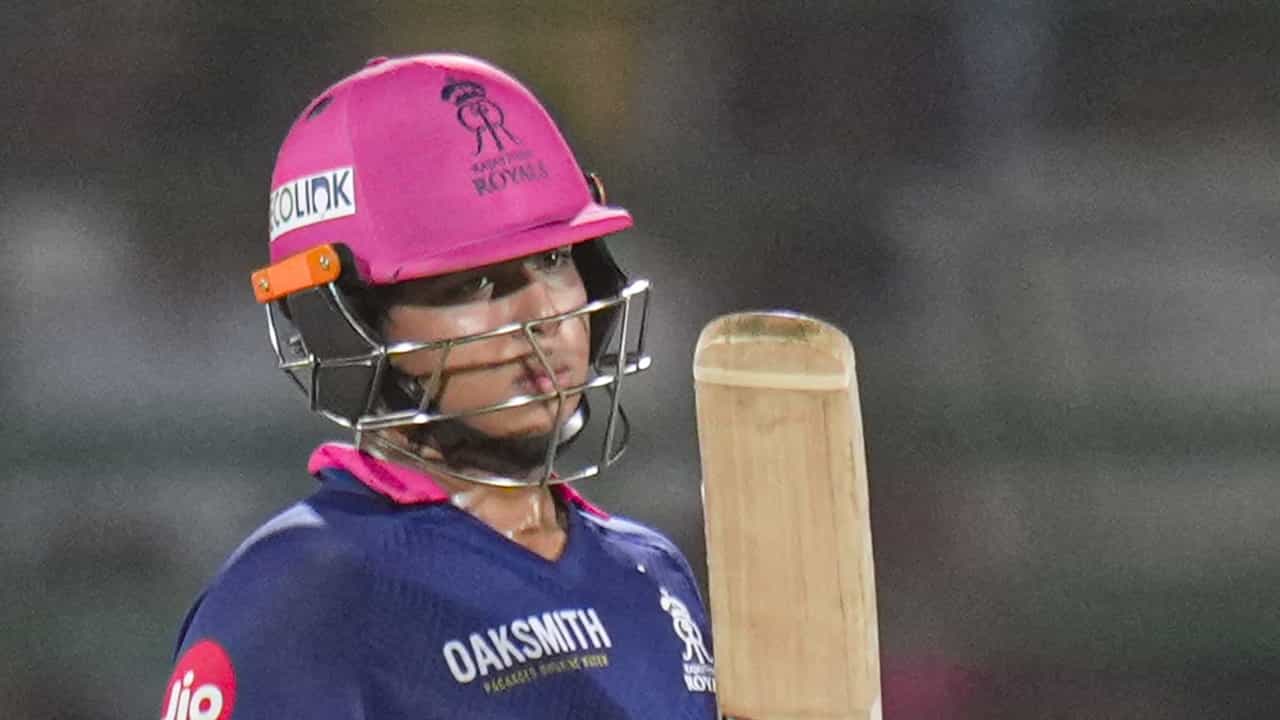 Vaibhav Sooryavanshi: ബാറ്റില്‍ എഐ ചിപ്പുണ്ടോ? പാക് അനലിസ്റ്റിന്റെ സംശയത്തിന് സൂര്യവംശിയുടെ മറുപടി