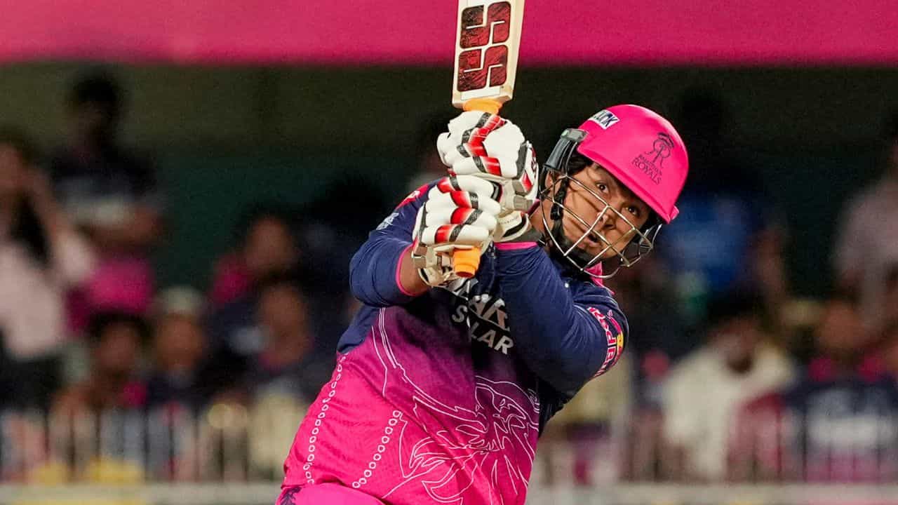 IPL 2026 : എന്ത് ബുമ്ര! ആദ്യ പന്തിൽ തന്നെ അടിച്ചു പറത്തി വൈഭവ് സൂര്യവംശി IPL 2026 : എന്ത് ബുമ്ര! ആദ്യ പന്തിൽ തന്നെ അടിച്ചു പറത്തി വൈഭവ് സൂര്യവംശി