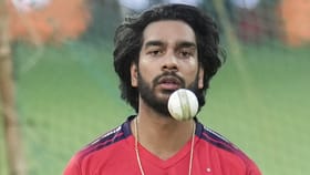 ആണ്ടവാ ഇതൊക്കെയാണ് ലൈഫ്! വെറുതെയിരുന്ന് സമ്പാദിക്കുന്നത് 7 കോടി