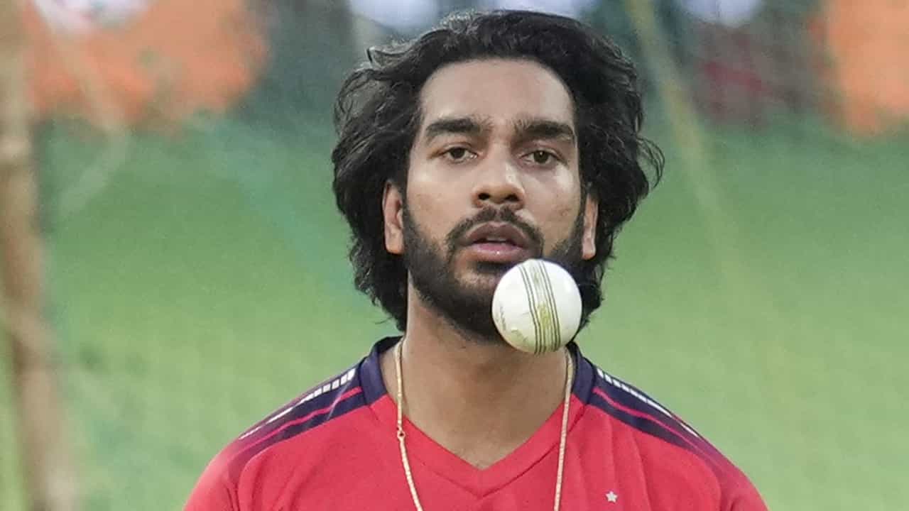 Venkatesh Iyer: ആണ്ടവാ ഇതൊക്കെയാണ് ലൈഫ്! വെറുതെയിരുന്ന് സമ്പാദിക്കുന്നത് 7 കോടി; മറ്റാരുണ്ട്‌ വെങ്കിടേഷ് അല്ലാതെ