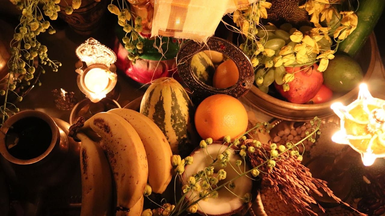 "മനസില് നന്മയുടെ കണിക്കൊന്നകള് പൂത്തുലയുന്ന, സമാധാനത്തിന്റെ വിഷുപ്പക്ഷികള് പാടുന്ന ഒരു വിഷുക്കാലം ആശംസിക്കുന്നു. ഹാപ്പി വിഷു". "പുതിയ പുലരി, പുതിയ ആരംഭം. ഈ വിഷുക്കാലം നിങ്ങളുടെ ജീവിതത്തില് സമൃദ്ധി നിറയ്ക്കട്ടെ. ആശംസകള്!" (Image Credits: Getty Images).