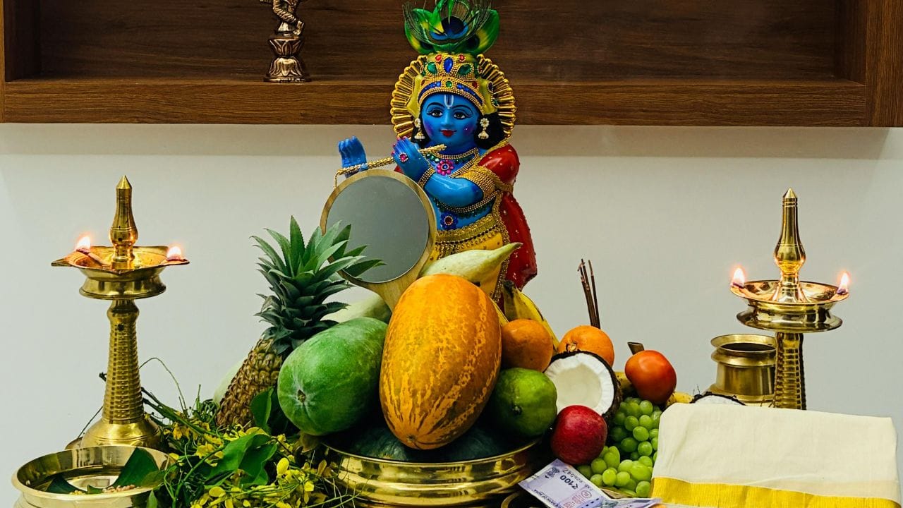 മഞ്ഞകസവണി ഞൊറിയുടുത്ത് പൊൻ കണിക്കൊന്നകൾ പൂത്തുലഞ്ഞു ഹൃദയാങ്കണത്തിലും പൊന്നൊളിയായ് പൊൻവിഷു പുലരിയുദിച്ചിടുന്നു... മഴയെപ്പുകഴ്ത്തട്ടെ മണ്ടൂകം, മാവിൽ ചുന മണക്കും മേടത്തിന്റെ മടിയിൽപ്പിറന്ന ഞാൻ...