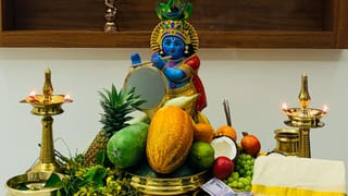 Happy Vishu 2026: കൈനീട്ടവും കണിപ്പൂക്കളുമായി മറ്റൊരു വിഷുക്കാലം കൂടി; ഏവർക്കും ഹൃദയം നിറഞ്ഞ വിഷു ആശംസകൾ