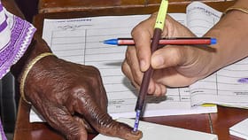Kerala Assembly Election 2026: ചൂണ്ടുവിരലില്‍ മുറിവ്, തൃശൂരില്‍ യുവതിയുടെ വോട്ടവകാശം നിഷേധിച്ചു...