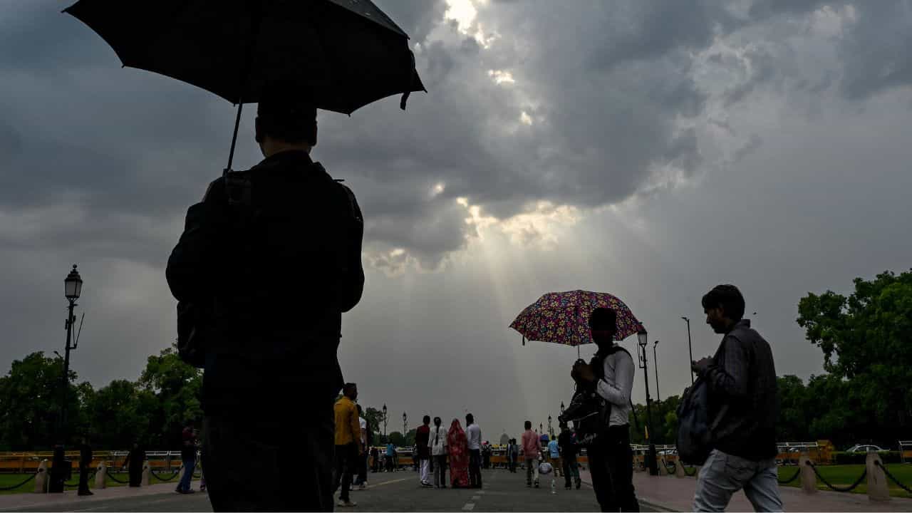 Kerala Weather alert: കേരളത്തിൽ ചൂട് കടുക്കുന്നു,  ഉഷ്ണതരംഗ സാധ്യത: കൊല്ലം, തൃശൂർ, പാലക്കാട് ജില്ലകളിൽ ഓറഞ്ച് അലർട്ട്