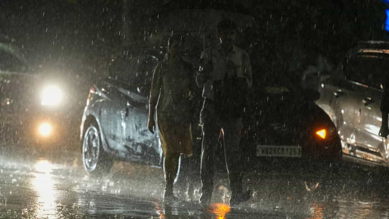 Kerala Weather alert: ആലിപ്പഴ മഴയ്ക്ക് സാധ്യതയോ? മുന്നറിയിപ്പിൽ മഞ്ഞ കണ്ടുതുടങ്ങി... ഇനി ചൂട് കുറയുമോ?