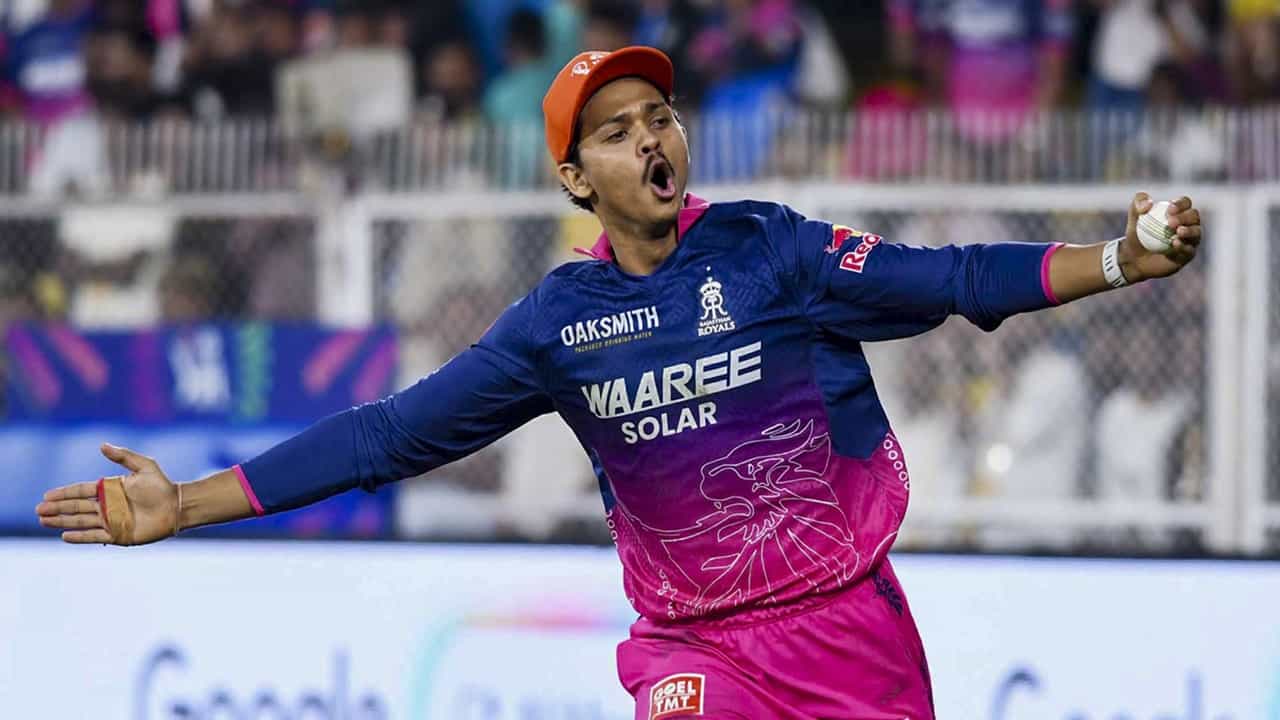 Yashasvi Jaiswal: ഇന്ത്യന് ടീമിലെ ഓപ്പണര് സ്ഥാനം നോട്ടമിട്ട് ജയ്സ്വാള്; ഓറഞ്ച് ക്യാപിനുള്ള പോരാട്ടത്തിനും മുന്നില്; സഞ്ജുവിന് ഭീഷണി Yashasvi Jaiswal: ഇന്ത്യന് ടീമിലെ ഓപ്പണര് സ്ഥാനം നോട്ടമിട്ട് ജയ്സ്വാള്; ഓറഞ്ച് ക്യാപിനുള്ള പോരാട്ടത്തിനും മുന്നില്; സഞ്ജുവിന് ഭീഷണി