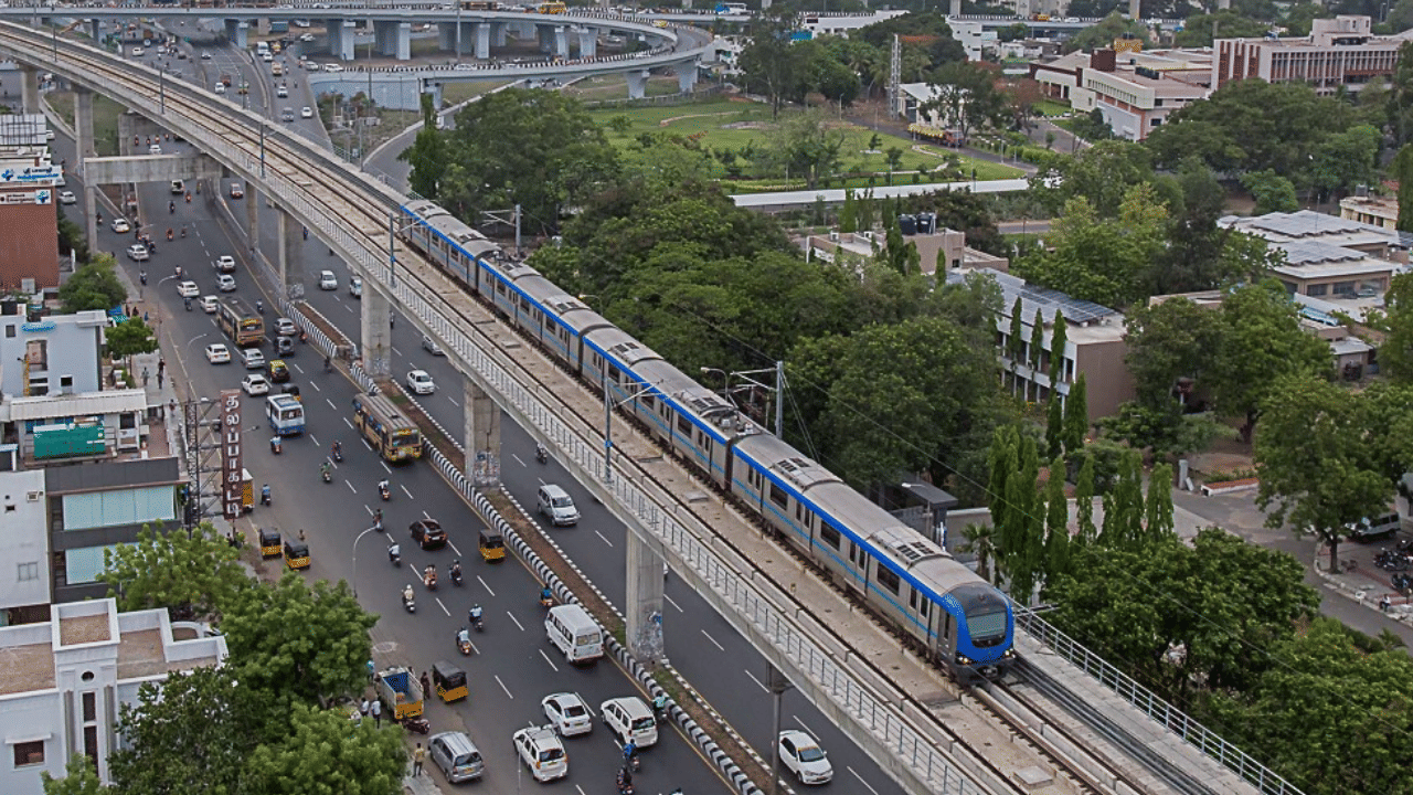 ഗവൺമെന്റ് എസ്റ്റേറ്റ് മെട്രോയിൽ നിന്നുള്ള അവസാന ട്രെയിൻ മത്സരത്തിന് ശേഷം പുലർച്ചെ 1 മണിക്ക് വിംകോ നഗർ ഡിപ്പോ മെട്രോ സ്റ്റേഷനിലേക്കും എയർപോർട്ട് മെട്രോ സ്റ്റേഷനിലേക്കും പുറപ്പെടും. ഗ്രീൻ ലൈൻ സ്റ്റേഷനുകളിലേക്ക് യാത്ര ചെയ്യുന്ന യാത്രക്കാർ ചെന്നൈ സെൻട്രലിൽ മാത്രമേ ഇന്റർചേഞ്ച് ചെയ്യാവൂ.
